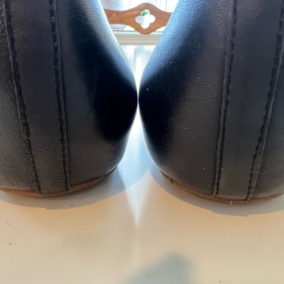 Kate Spade Women’s Black Leather Ballet Flat with Scalloped Edge Size 8M - Picture 6 of 7